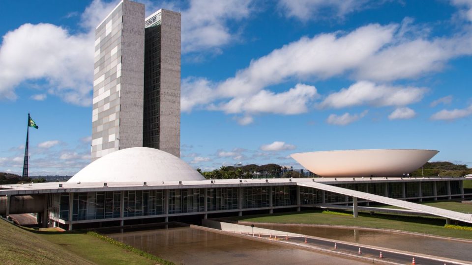 Congresso aprova crédito de R$ 34,3 bilhões para INSS e Bolsa Família e autoriza ampliação de cargos no MEC e reajustes no DF