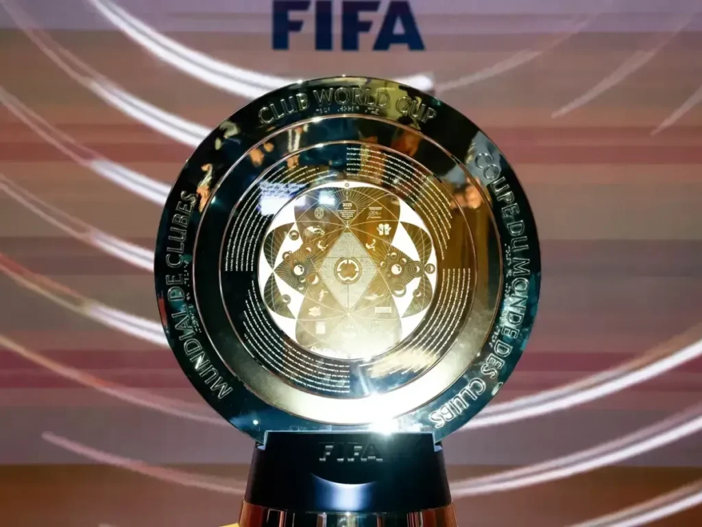 O presidente dos Estados Unidos, Donald Trump, voltou a ameaçar retirar jogos da Copa do Mundo de cidades governadas por democratas, alegando que poderia pedir à FIFA a transferência das partidas caso considere que há “alta criminalidade” ou falta de cooperação de autoridades locais.