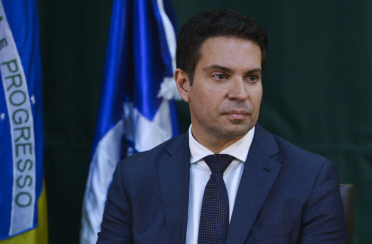 Alexandre Ramagem pede que a Câmara não execute automaticamente decisão do STF, preserve seu mandato e autorize voto remoto a parlamentares presos