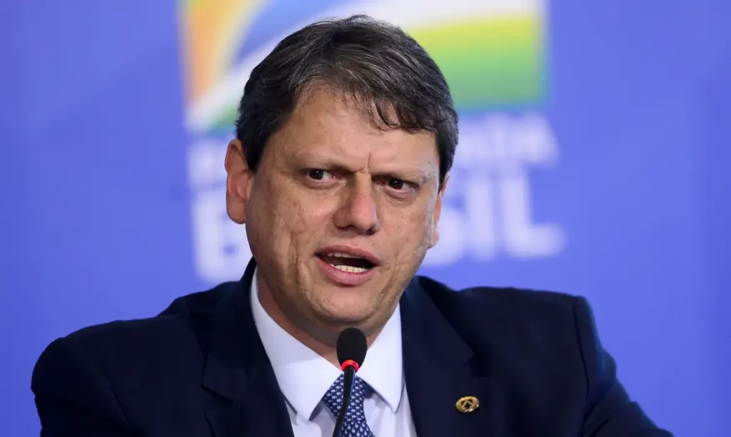 Tarcísio pede intervenção na Enel após apagão em SP e diz que estado está “refém” de contrato regulado pela Aneel