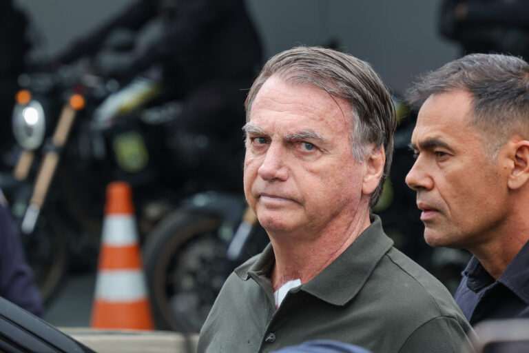 Bolsonaro inicia fisioterapia após cirurgia de hérnia inguinal bilateral