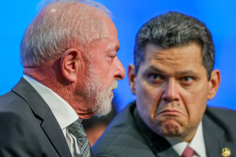 Governo Lula suspeita que Alcolumbre use 6×1 para buscar reeleição