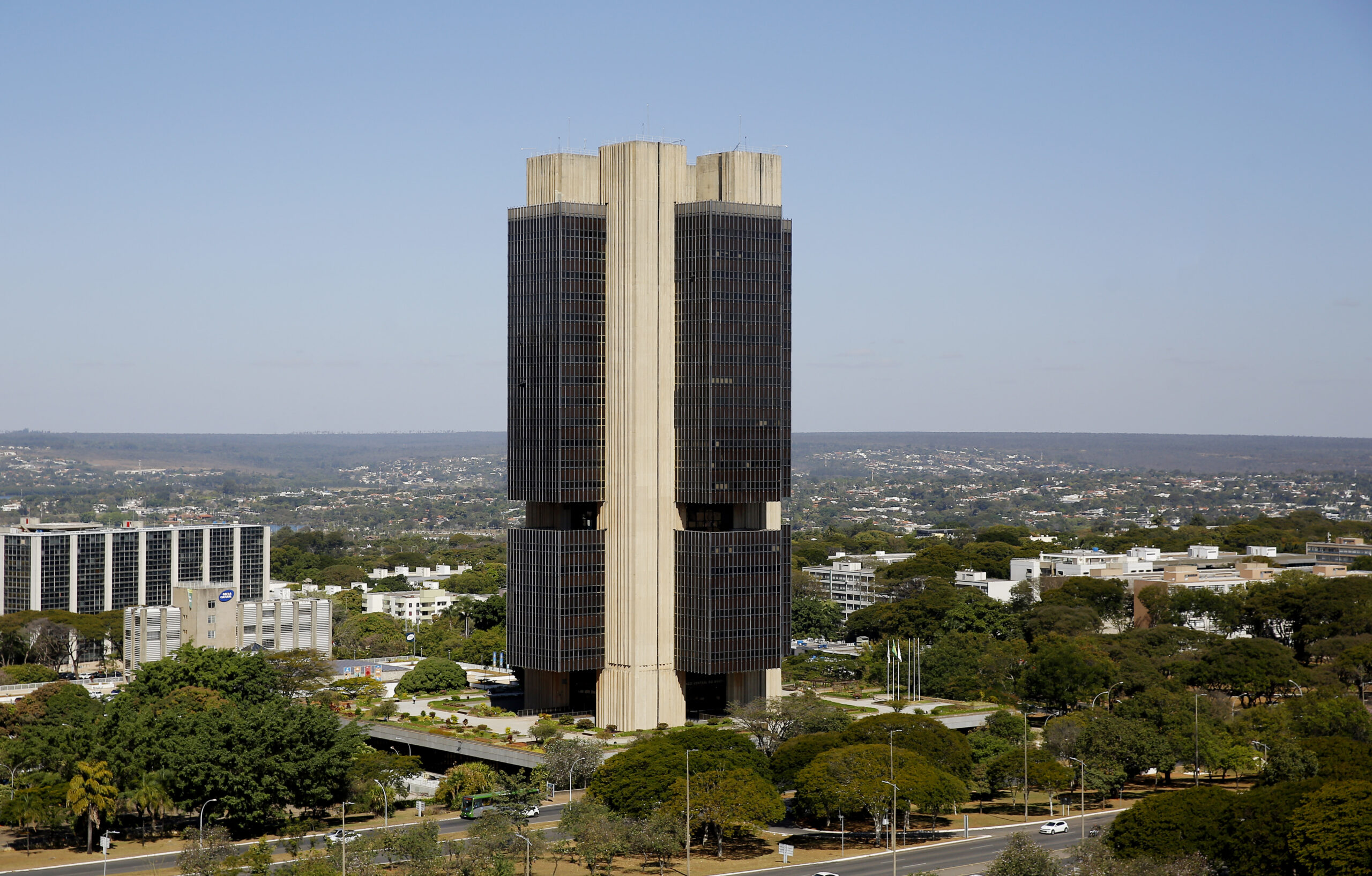 IBC-Br recua 0,2% em outubro, registra segunda queda seguida e reforça cenário de desaceleração econômica sob juros altos