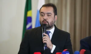Cláudio Castro pede cautela no caso Bacellar, defende ampla defesa e nega relação entre exonerações e operação da PF no Rio