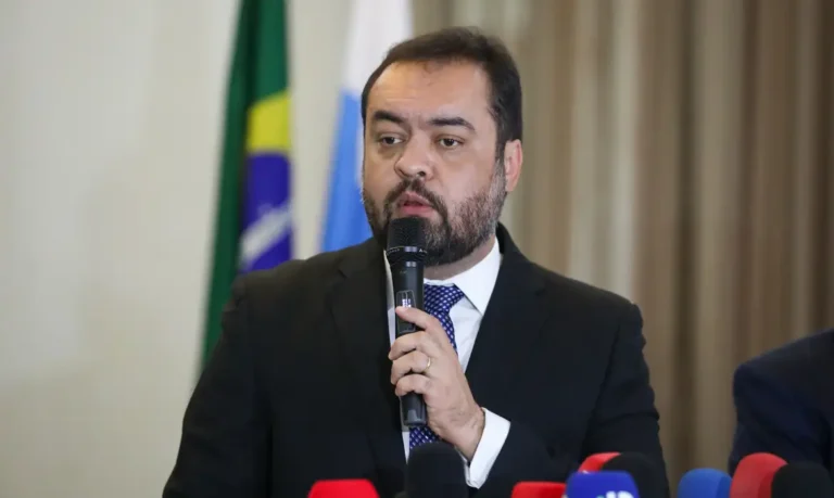 Defesa de Castro diz ter sido “surpreendida” por operação da PF sobre caso Refit