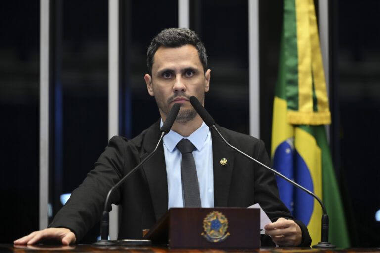 Quaest: Cleitinho lidera disputa para governo de MG