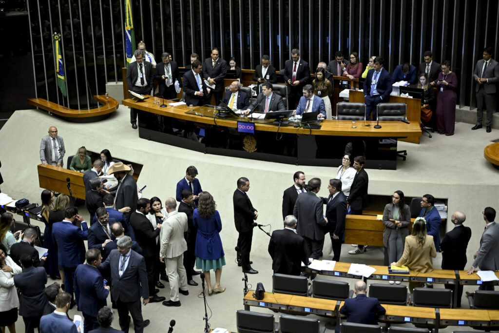 O Senado Federal se prepara para votar, na próxima quarta-feira (10), na Comissão de Constituição e Justiça (CCJ), o projeto de lei que reformula a Lei do Impeachment, em vigor desde 1950.