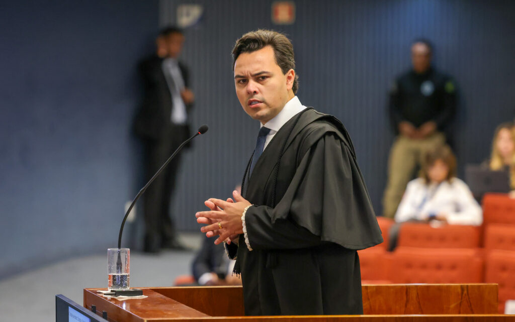 Defesa diz que celular de Mauro Cid guarda decreto golpista, slides da reunião e mensagens não investigadas pela PF