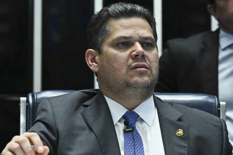 Escala 6×1: Alcolumbre rebate líder do PT e diz que não tolera intimidação