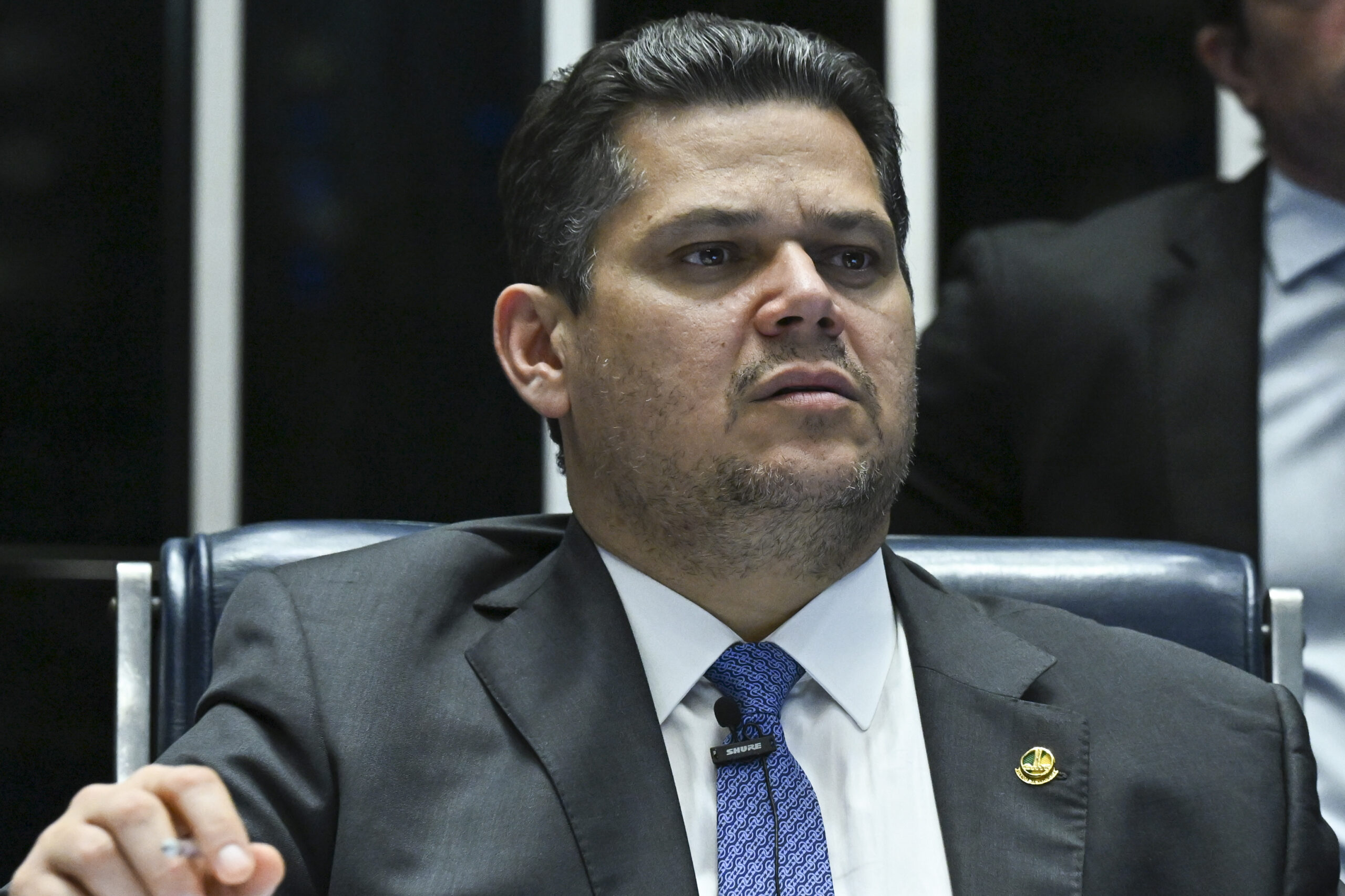 Em plenário, Alcolumbre defendeu a necessidade de modernizar a legislação sobre crimes contra o Estado Democrático de Direito
