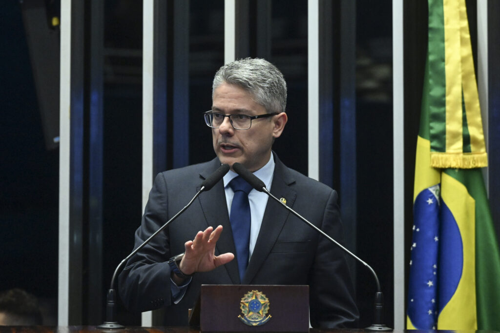 Em postagem nas redes sociais, Vieira afirmou que o acordo está “fora do padrão da advocacia”