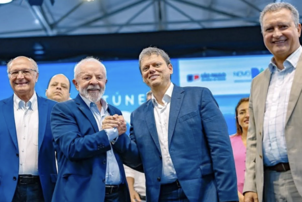 Levantamento Genial/Quaest indica queda da vantagem de Lula sobre Tarcísio no 2º turno, de 10 para 5 pontos