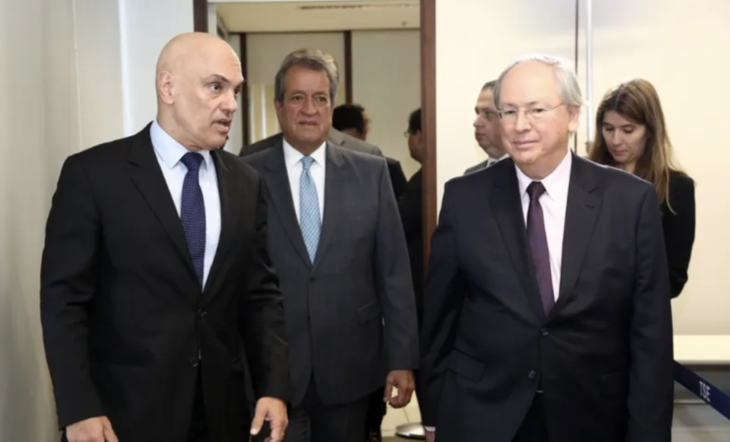 Ministro ciceroneou engenheiro em visita ao TSE, em 2022