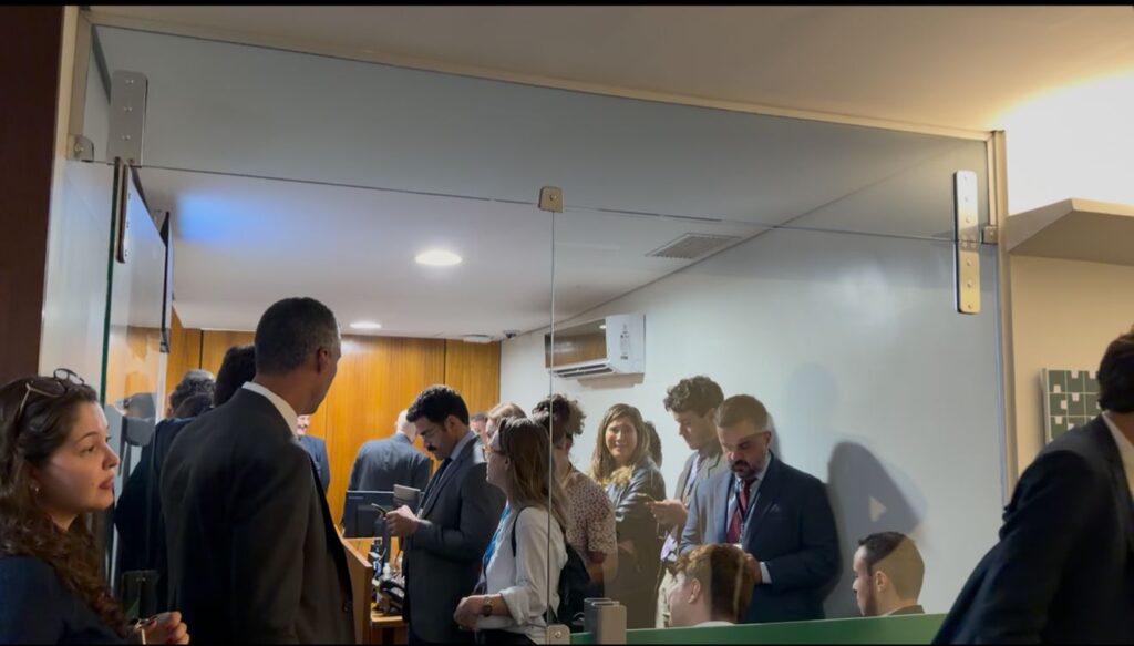 Motta volta a restringir acesso da imprensa ao plenário