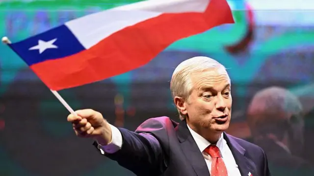 Eleito no Chile, José Antonio Kast tem histórico de críticas a Lula e apoio público a Jair Bolsonaro