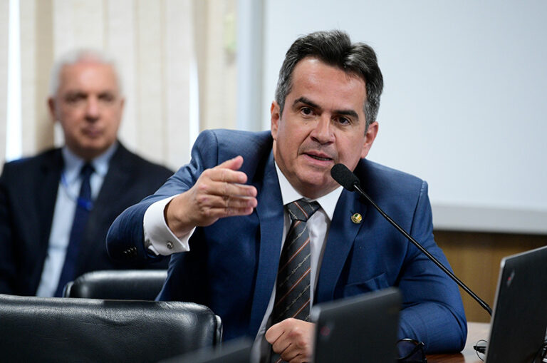PF rastreia R$ 14 mi da Refit para família de Ciro
