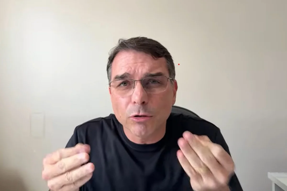 Flávio: fala de Michelle foi “autoritária e constrangedora”