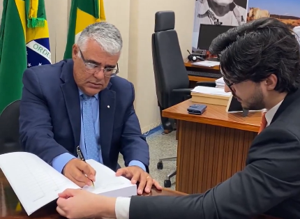 Vereador recolhe assinaturas para o maior pedido de impeachment de Moraes