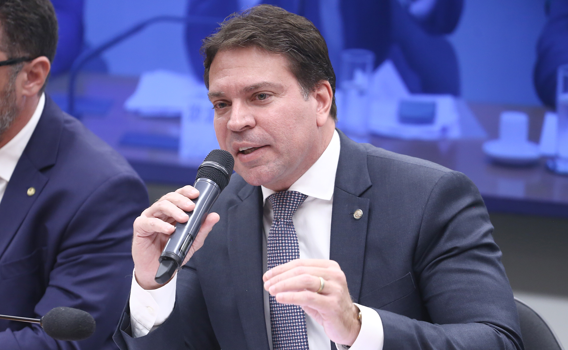 Além do salário, a cota parlamentar também foi bloqueada