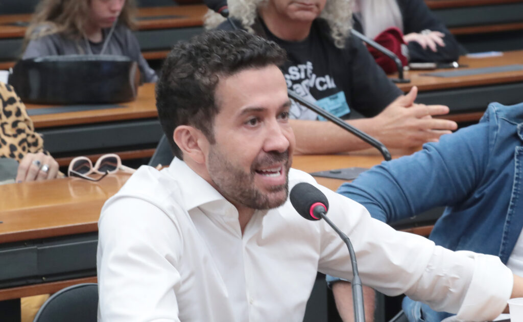 O parlamentar terá dez dias úteis para apresentar defesa e indicar testemunhas