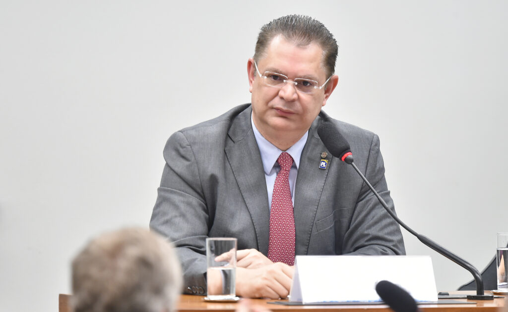 Segundo dados do Tribunal Superior Eleitoral (TSE), Sóstenes havia declarado possuir apenas R$ 4.926,76 em bens nas eleições de 2022