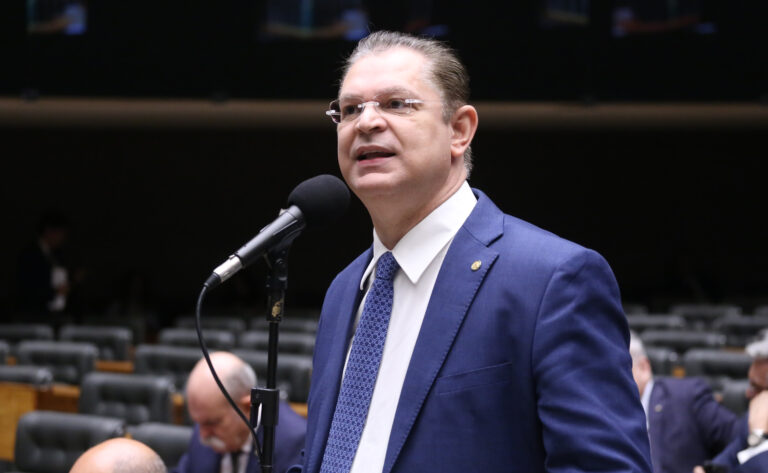 PL protocola PEC da Anistia após Moraes barrar Lei da Dosimetria