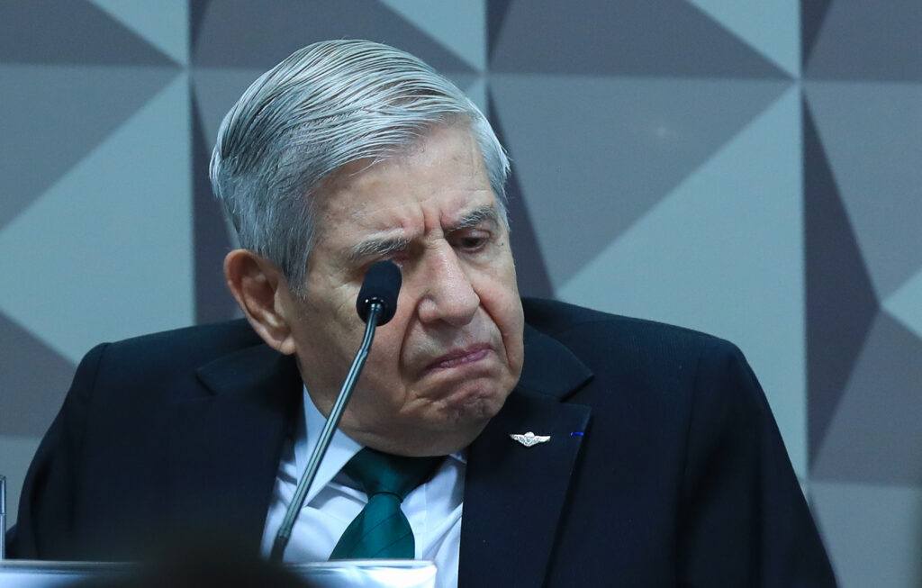 Moraes autoriza notificação pessoal de Heleno