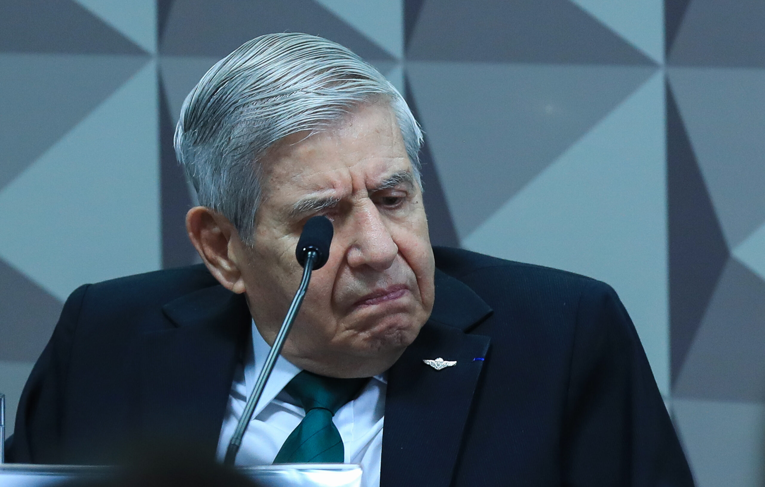Moraes autoriza notificação pessoal de Heleno