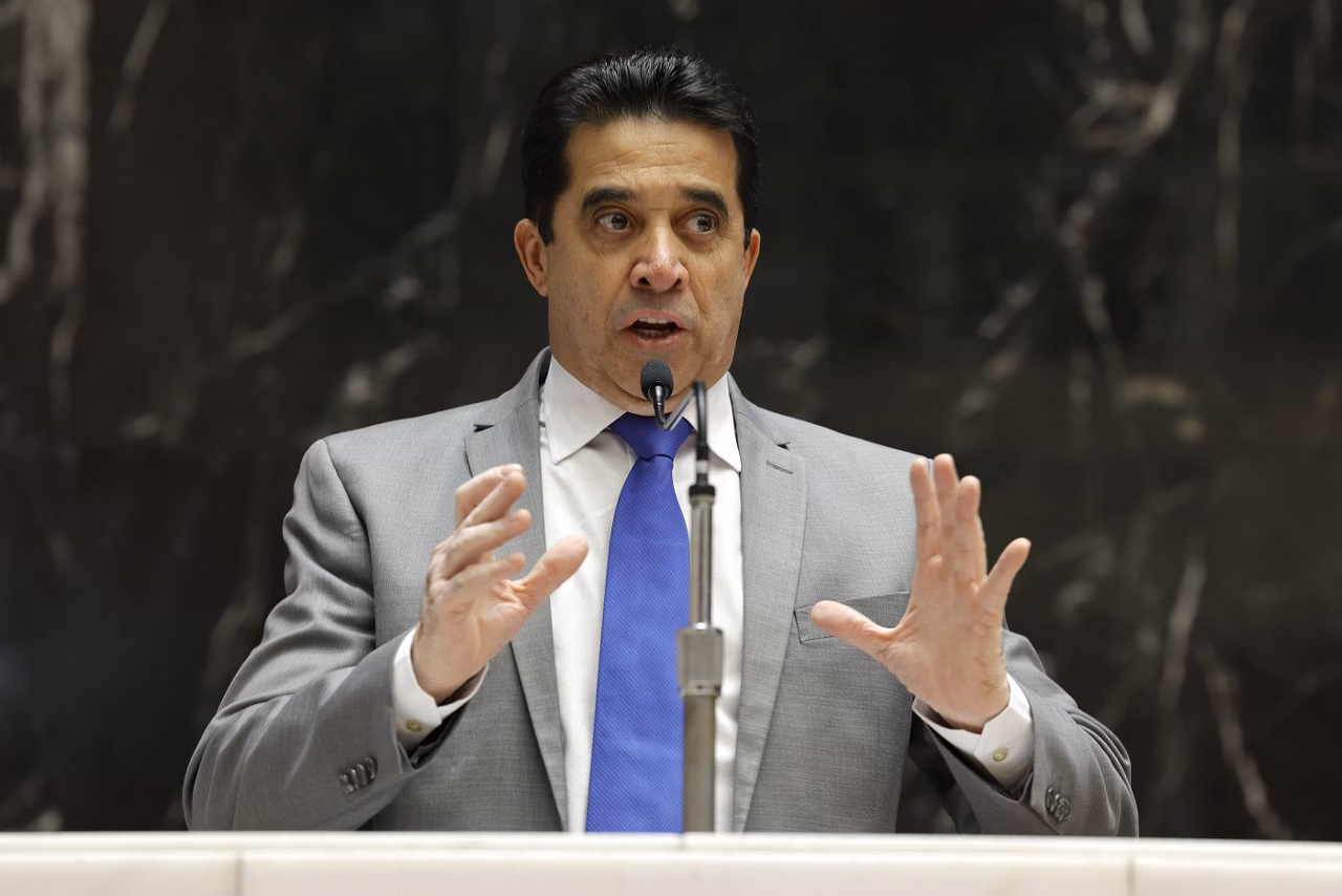 STF torna réu o deputado Sargento Rodrigues por incentivo aos atos de 8 de janeiro; defesa busca acordo para não abrir ação penal.
