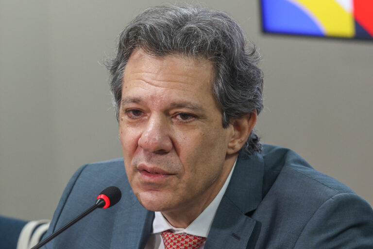 Marco fiscal de Haddad piora projeções da dívida pública