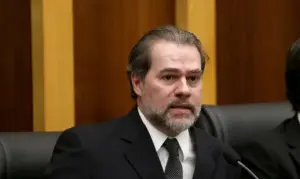 Dias Toffoli admite liberar à CPMI do INSS dados do celular de Daniel Vorcaro apreendidos pela PF