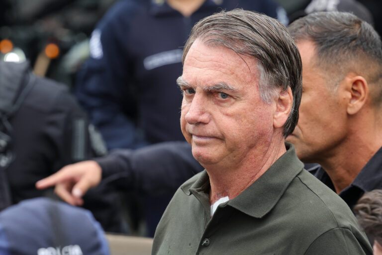 Defesa de Bolsonaro pede a Moraes autorização para nova cirurgia