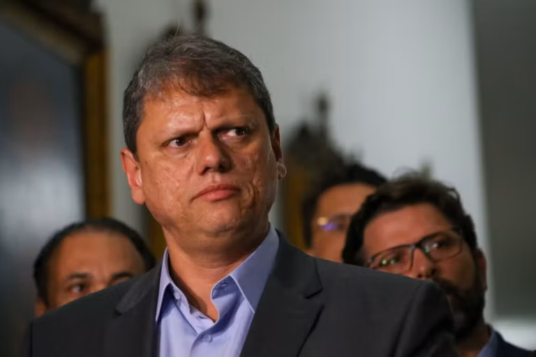 Tarcísio defende autonomia da polícia após operação contra ONG ligada a ‘Dark Horse’