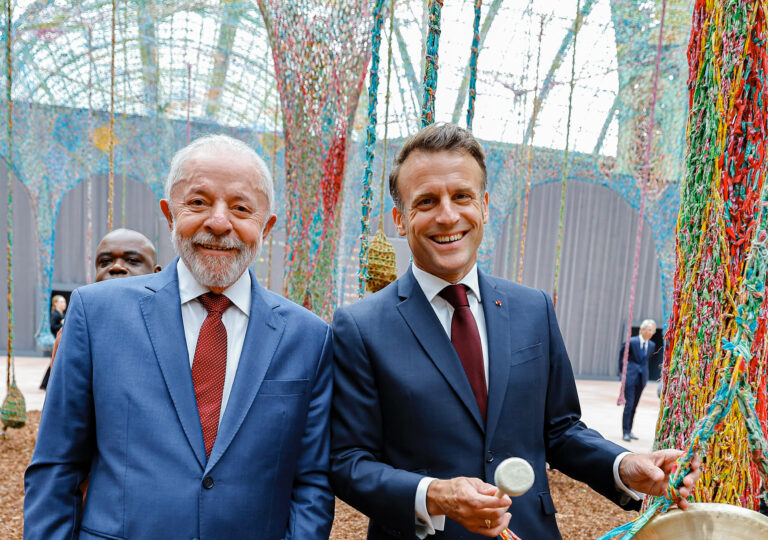 Lula e Macron conversam sobre Conselho da Paz, Venezuela e acordo Mercosul-UE