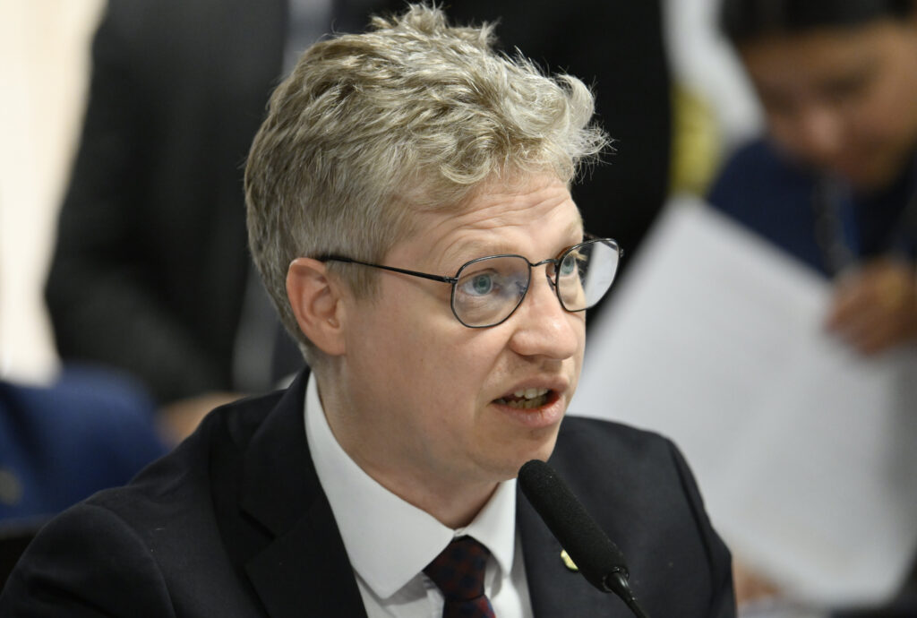 Parlamentares da oposição apresentam novo pedido de impeachment contra Dias Toffoli, com base na Lei 1.079/1950, e pressionam Senado por investigação no caso Banco Master.