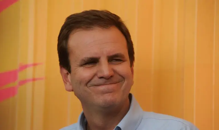 PT do Rio declara apoio a Paes e lança Benedita ao Senado