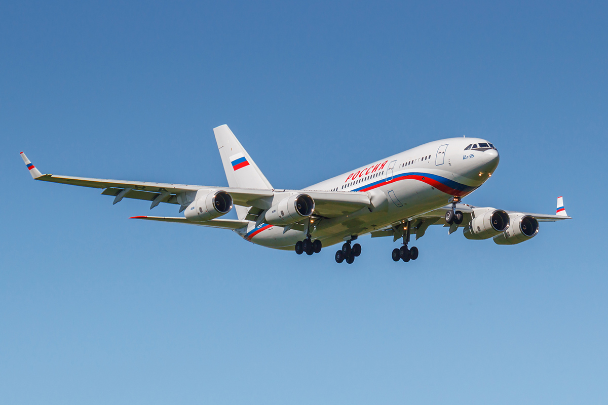 Aeronave oficial do governo da Rússia, usada pelo Kremlin, pousa em Brasília e segue para a Base Aérea; motivo da visita não foi divulgado.