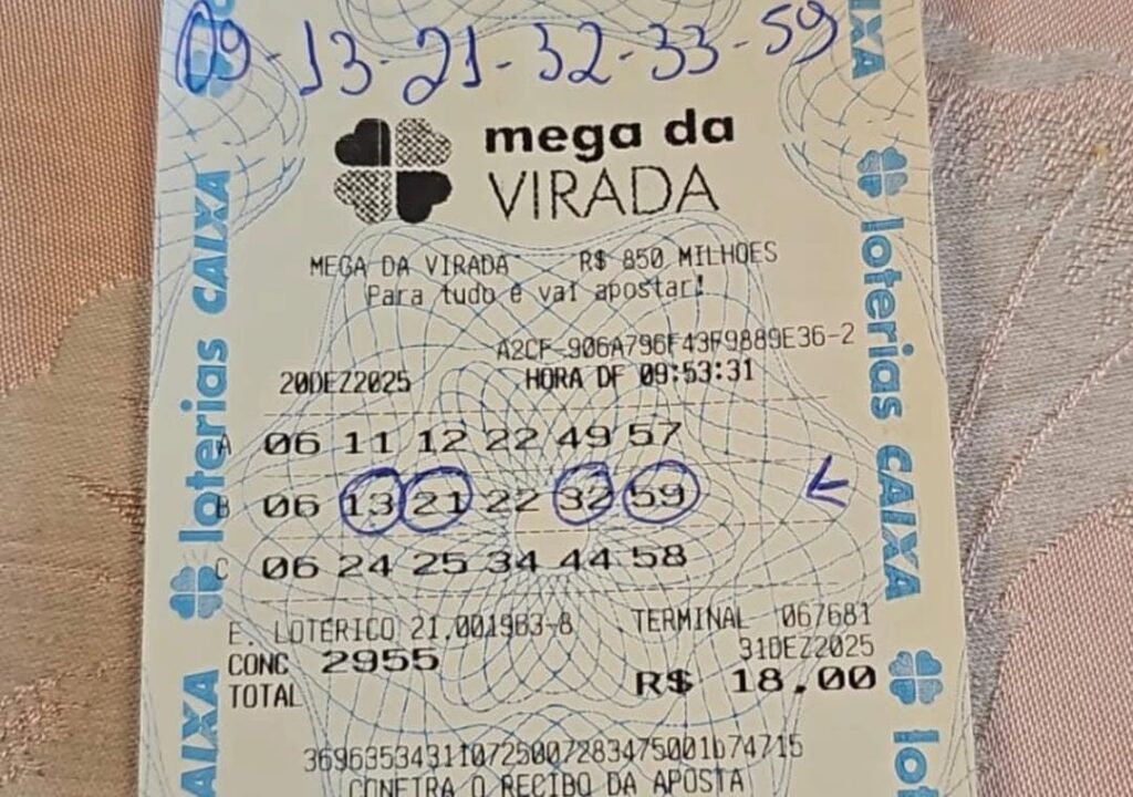 Bolsonaro e irmão ganham na quadra da Mega da Virada