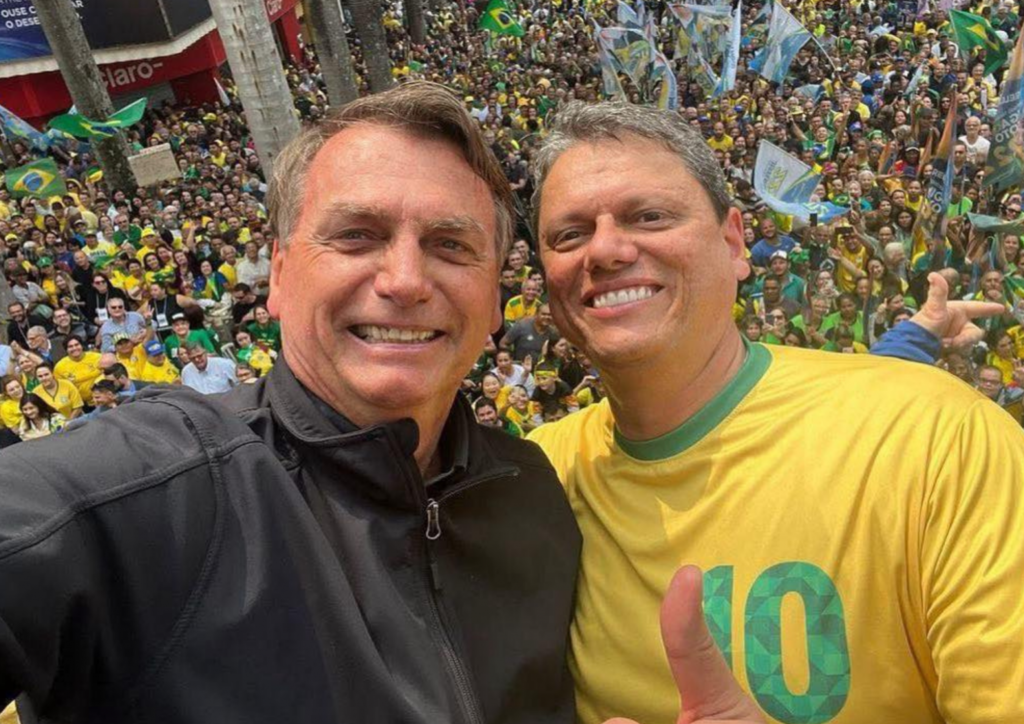Bolsonaro pede autorização a Moraes para receber Tarcísio na Papudinha