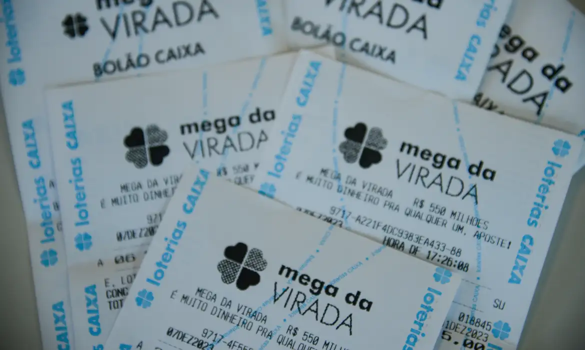 Após problemas técnicos, Caixa realiza hoje sorteio da Mega da Virada