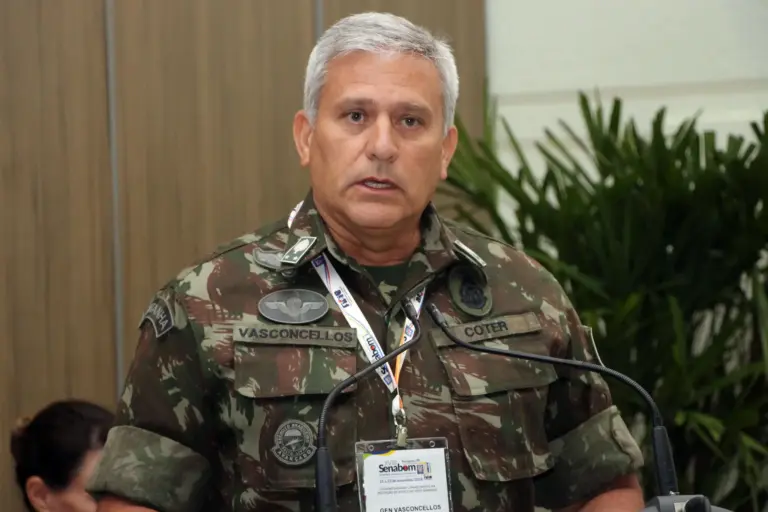 General do Exército alerta tropas contra desinformação e discórdia interna