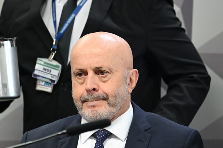 Careca do INSS tentou vender medicamentos e testes ao Ministério da Saúde