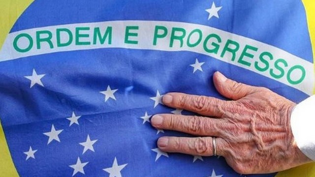 Lula-bandeira-Brasil tem apenas uma empresa entre as 500 marcas mais valiosas do mundo
