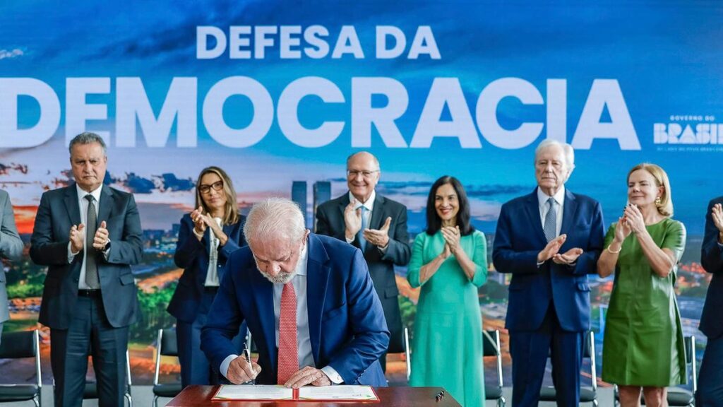 Lula mantém presos políticos, enquanto outras ditaduras soltam