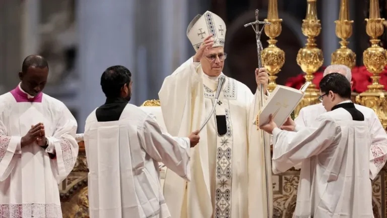 Na 1ª missa do ano, papa pede paz em países ‘ensanguentados’ por conflitos