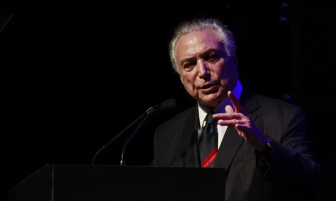 Temer: "É triste ver a troca da ponte para o futuro por uma volta ao passado"