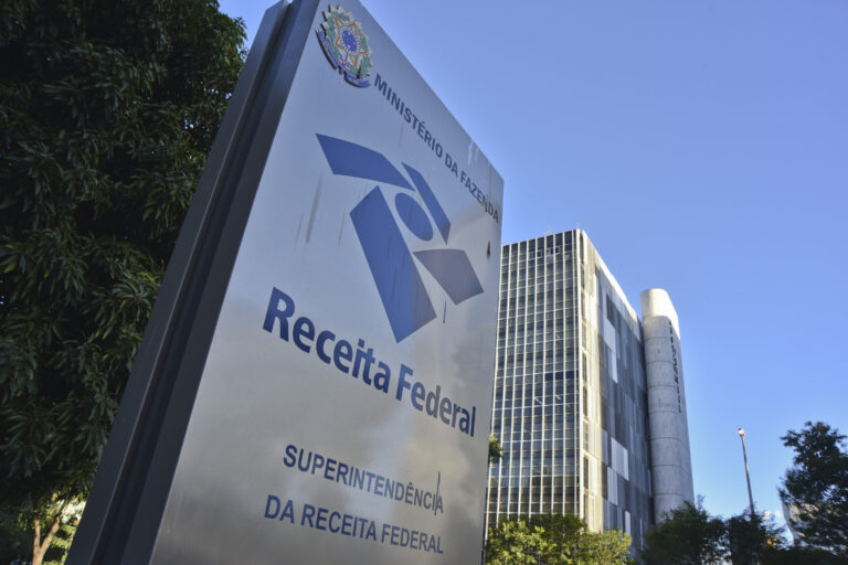 Receita abre consulta ao 1º lote de restituição do IR 2026
