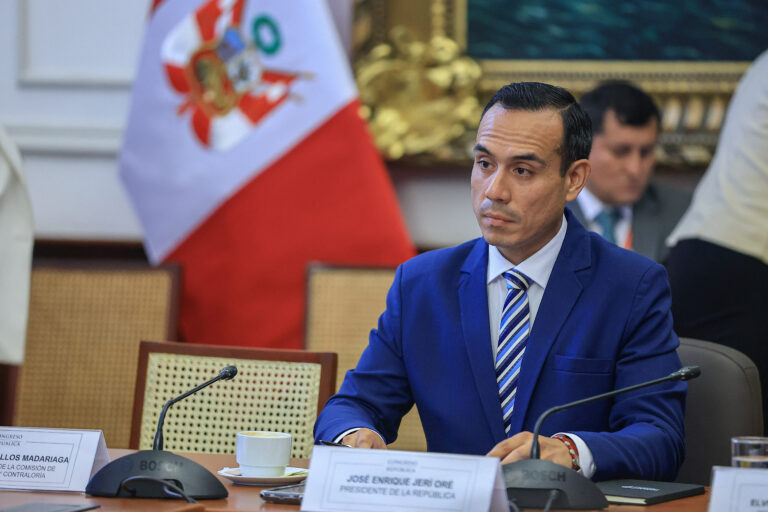 Alerta: Peru destitui presidente interino após quatro meses de nomeação