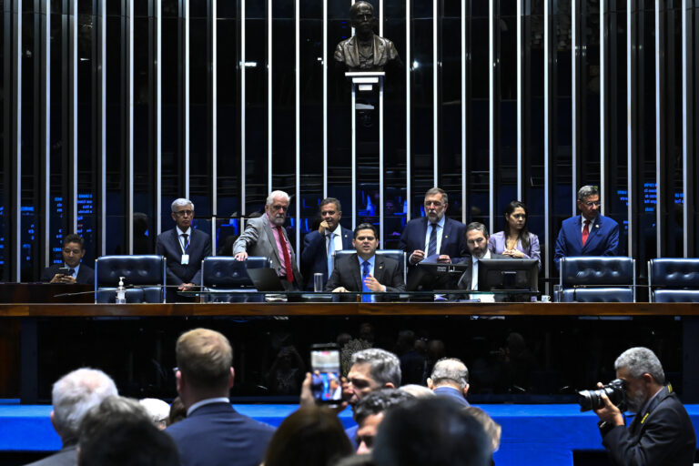 Apoio ao governo Lula cai na Câmara e no Senado, aponta levantamento