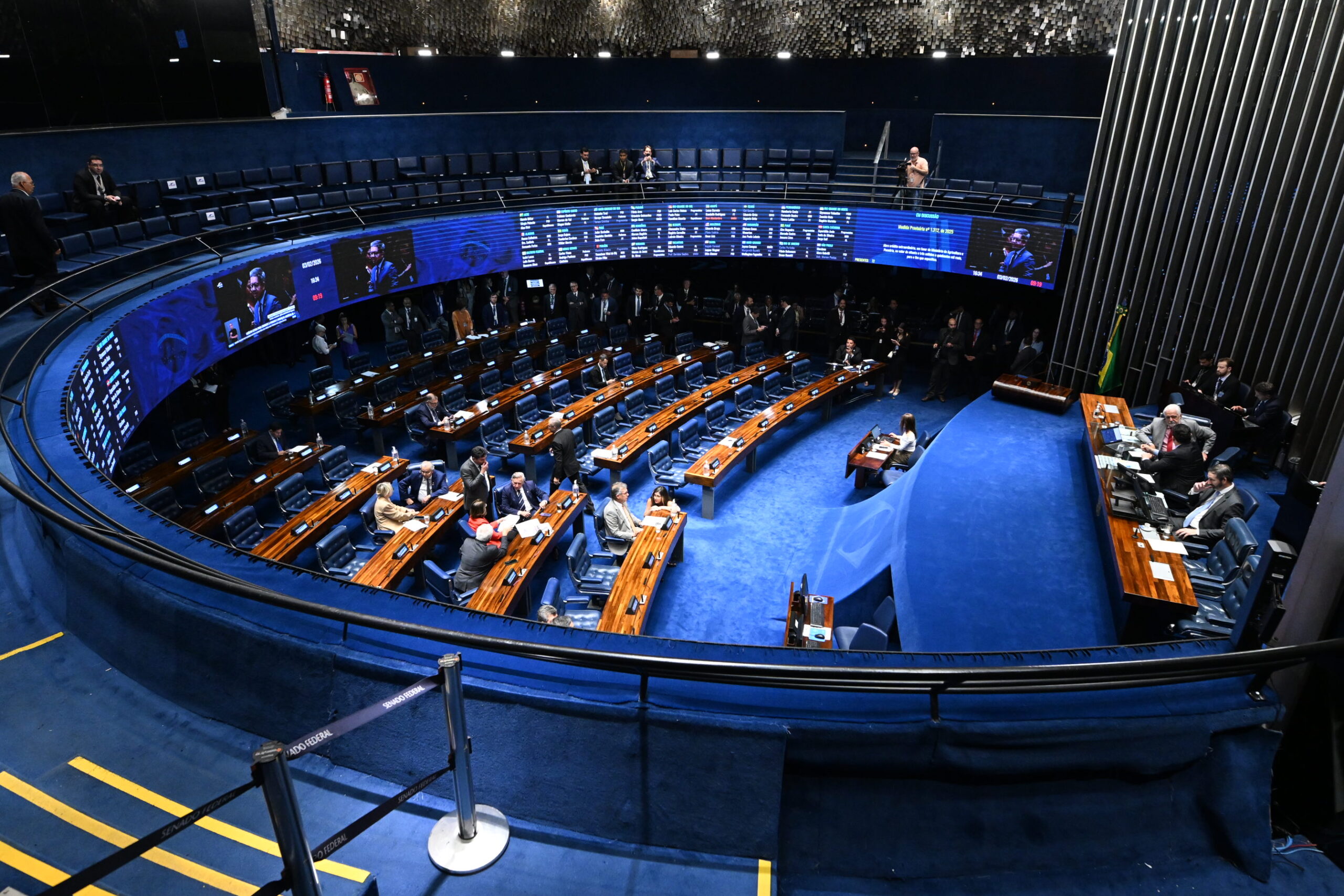 Congresso volta do Carnaval com pauta intensa: fim da escala 6x1, acordo Mercosul-UE, regulamentação de apps, PL Antifacção e desdobramentos do Caso Master